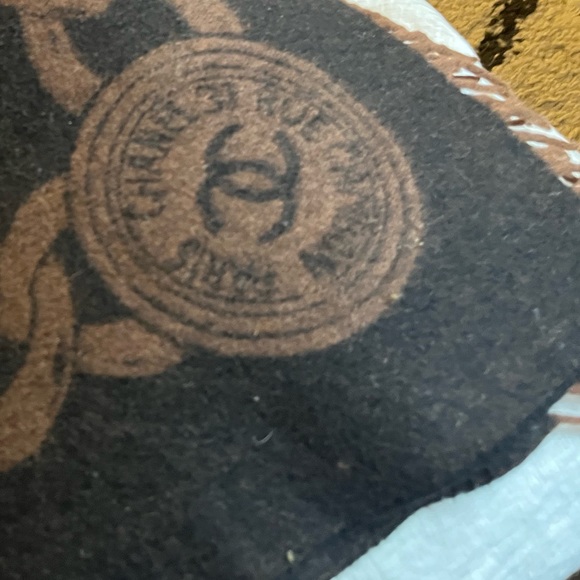 CHANEL cashmere chain link throw blanket with fringe edges, super RARE! - Picture 4 of 5